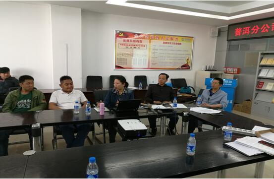 esball集团公司副总田钢（右一）办公室主任宋洋（右三）在安全培训会上。